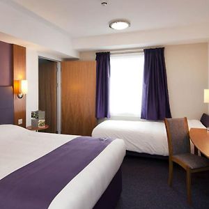 Zimmer mit Kingsize-Bett